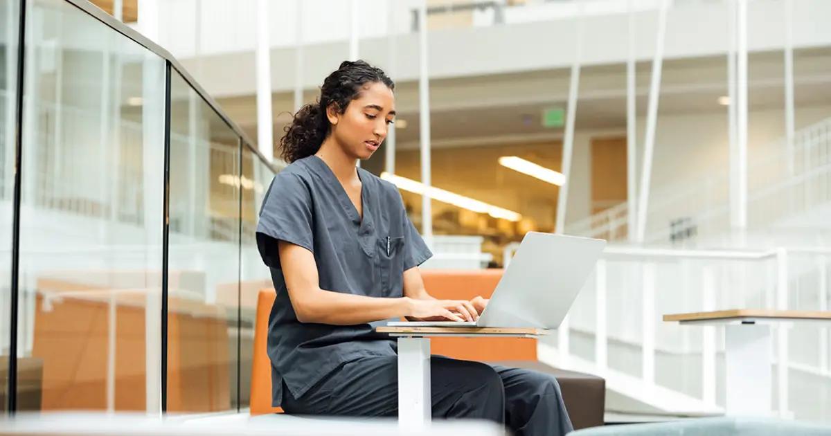 nursing-student-on-laptop